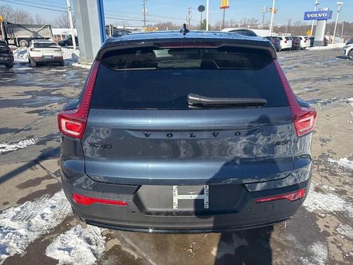 2026 Volvo XC40 B5 Ultra Black Edition