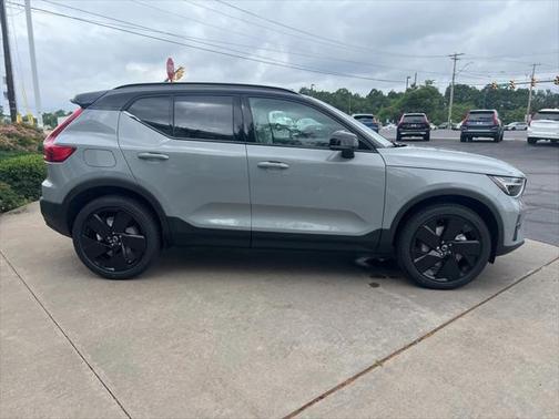 2026 Volvo XC40 B5 Ultra Black Edition