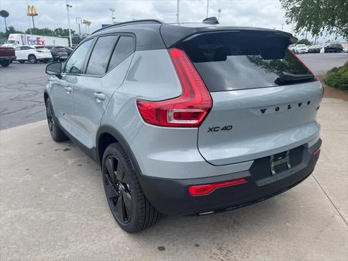 2026 Volvo XC40 B5 Ultra Black Edition