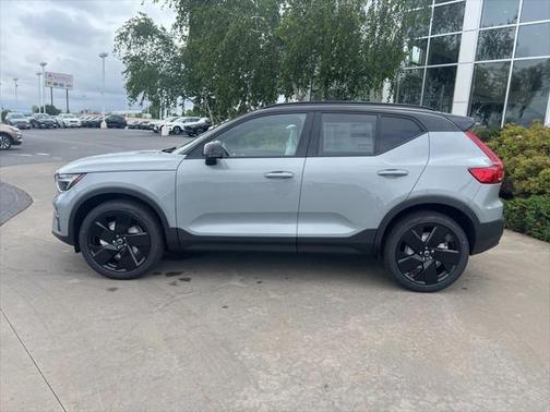 2026 Volvo XC40 B5 Ultra Black Edition