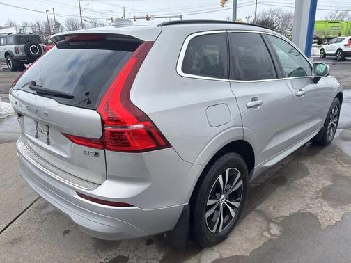 2023 Volvo XC60 B5 Plus Bright Theme