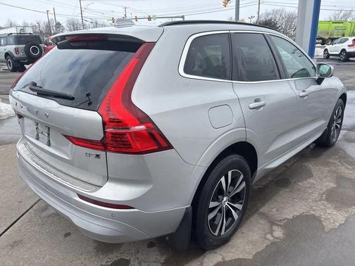 2023 Volvo XC60 B5 Plus Bright Theme