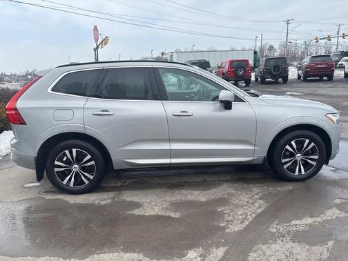 2023 Volvo XC60 B5 Plus Bright Theme