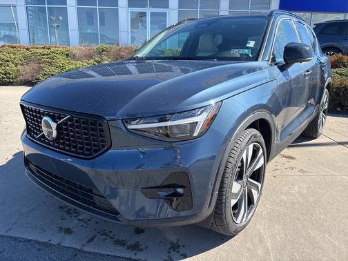 2026 Volvo XC40 Ultra, B5 AWD Gas (mild hybrid), Dark