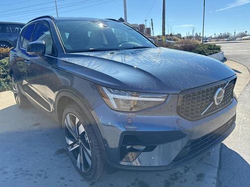 2026 Volvo XC40 Ultra, B5 AWD Gas (mild hybrid), Dark