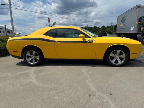 Yellow Jacket Clearcoat 2018 Dodge Challenger SXT