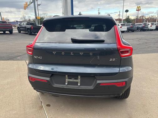 2026 Volvo XC40 B5 Plus