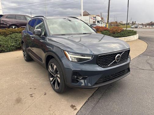 2026 Volvo XC40 B5 Plus