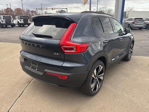 2026 Volvo XC40 B5 Plus