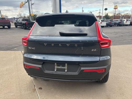 2026 Volvo XC40 B5 Plus