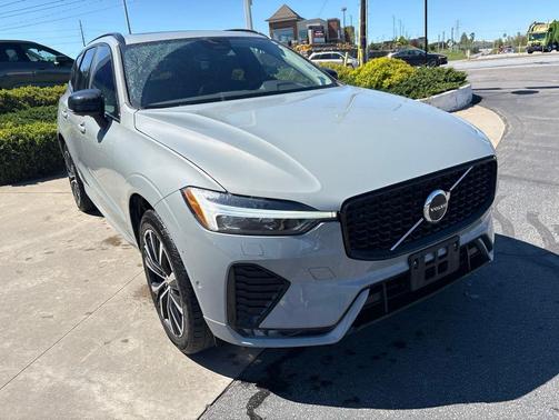 Vapour Grey Metallic 2024 Volvo XC60 B5 Plus Dark Theme