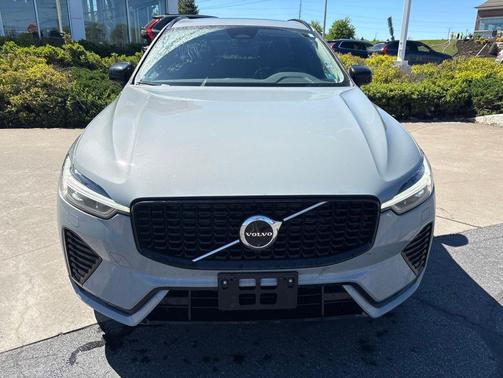 Vapour Grey Metallic 2024 Volvo XC60 B5 Plus Dark Theme