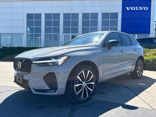 Vapour Grey Metallic 2024 Volvo XC60 B5 Plus Dark Theme