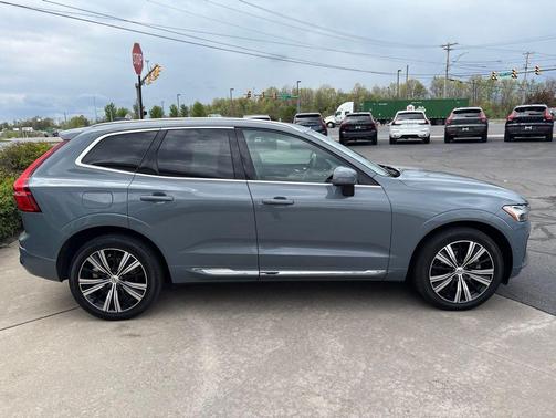 Thunder Gray Metallic 2023 Volvo XC60 B5 Plus Bright Theme