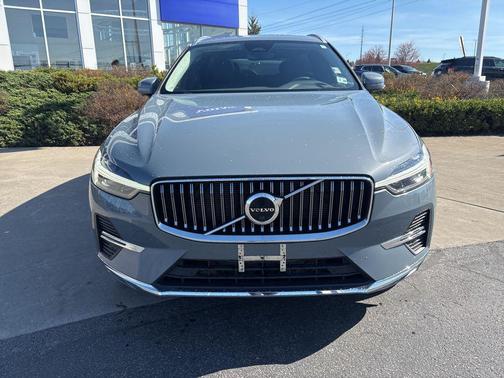 Thunder Gray Metallic 2023 Volvo XC60 B5 Plus Bright Theme