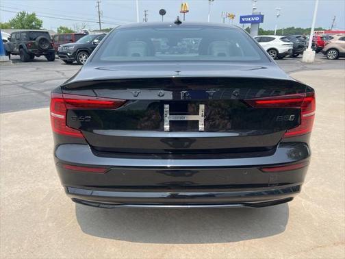 2024 Volvo S60 B5 Plus Black Edition