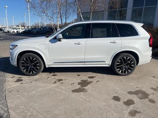 2025 Volvo XC90 Plug-In Hybrid T8 Ultra 6-Seater