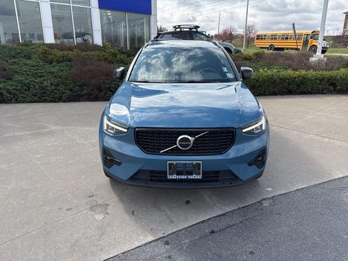 Fjord Blue Metallic 2023 Volvo XC40 B5 Plus Dark Theme