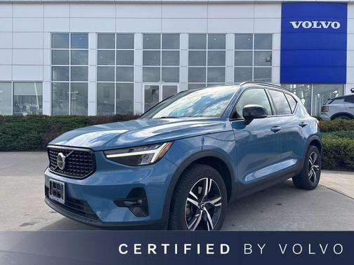Fjord Blue Metallic 2023 Volvo XC40 B5 Plus Dark Theme
