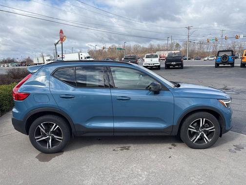 Fjord Blue Metallic 2023 Volvo XC40 B5 Plus Dark Theme