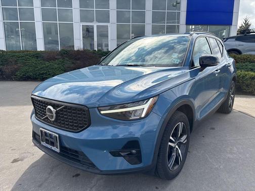 Fjord Blue Metallic 2023 Volvo XC40 B5 Plus Dark Theme
