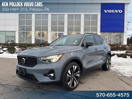 2023 Volvo XC40 B5 Plus Dark Theme