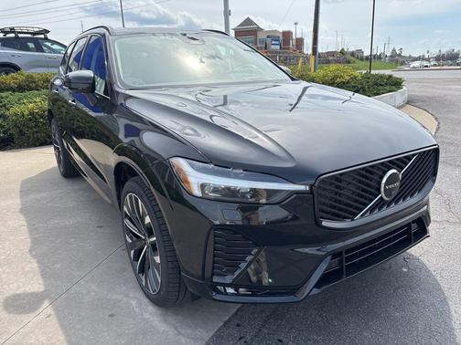Onyx Black Metallic 2026 Volvo XC60 B5 Ultra