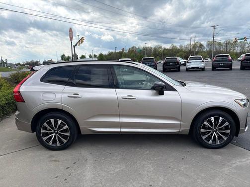 Bright Dusk Metallic 2023 Volvo XC60 B5 Plus Dark Theme