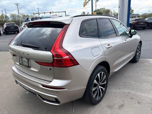 Bright Dusk Metallic 2023 Volvo XC60 B5 Plus Dark Theme