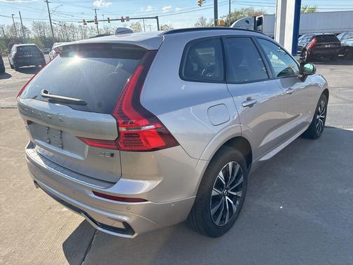 Bright Dusk Metallic 2023 Volvo XC60 B5 Plus Dark Theme