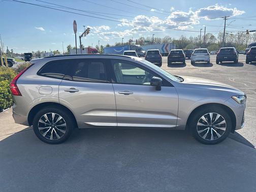 Bright Dusk Metallic 2023 Volvo XC60 B5 Plus Dark Theme