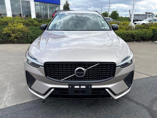 Bright Dusk Metallic 2023 Volvo XC60 B5 Plus Dark Theme