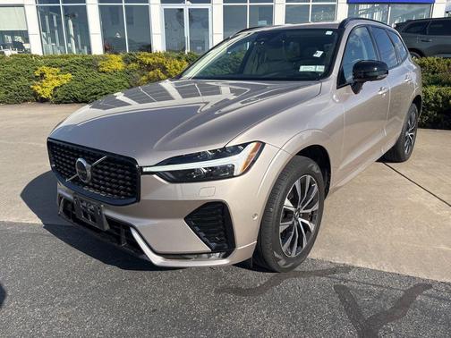 Bright Dusk Metallic 2023 Volvo XC60 B5 Plus Dark Theme