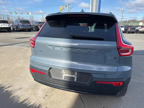 2023 Volvo XC40 B5 Ultimate Bright Theme