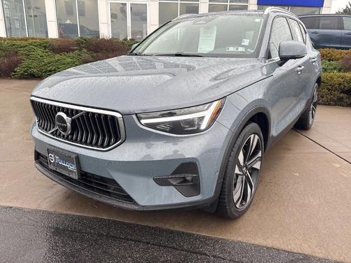 2023 Volvo XC40 B5 Ultimate Bright Theme