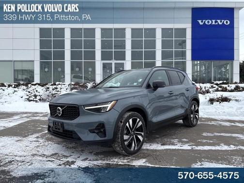 2023 Volvo XC40 B5 Ultimate Bright Theme