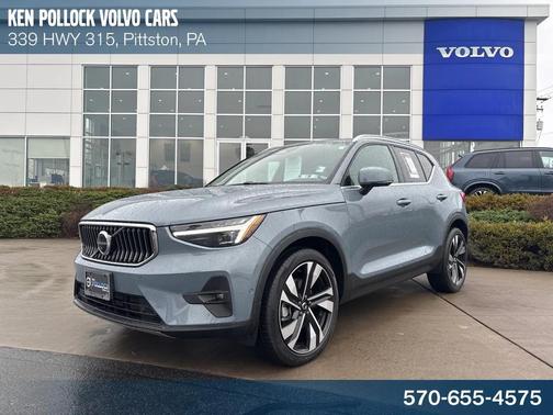 2023 Volvo XC40 B5 Ultimate Bright Theme