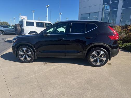 2023 Volvo XC40 B5 Plus Bright Theme