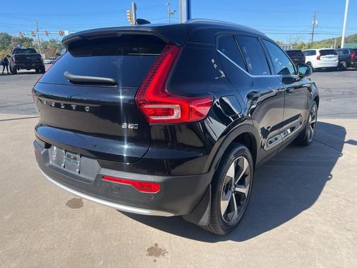 2023 Volvo XC40 B5 Plus Bright Theme