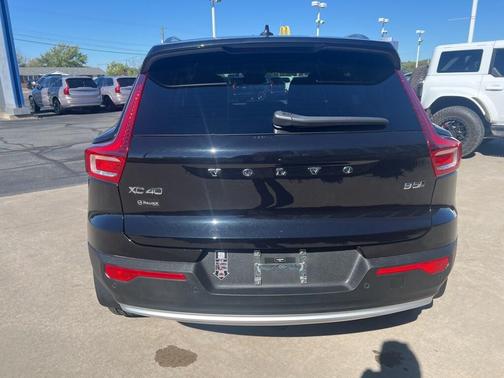 2023 Volvo XC40 B5 Plus Bright Theme