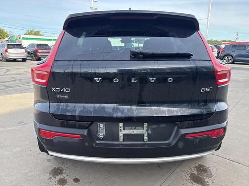 2023 Volvo XC40 B5 Plus Bright Theme