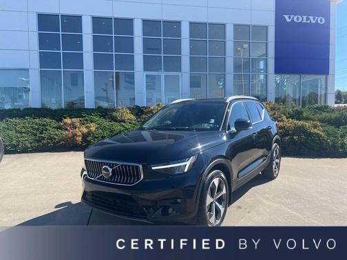 2023 Volvo XC40 B5 Plus Bright Theme