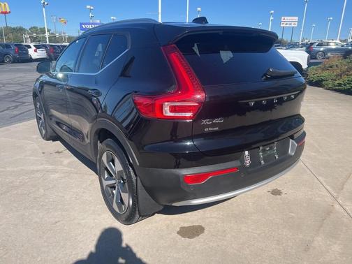 2023 Volvo XC40 B5 Plus Bright Theme