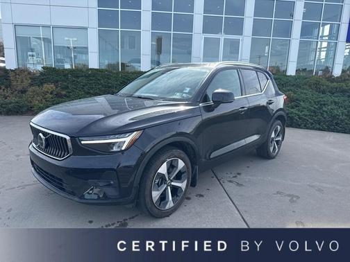 2023 Volvo XC40 B5 Plus Bright Theme