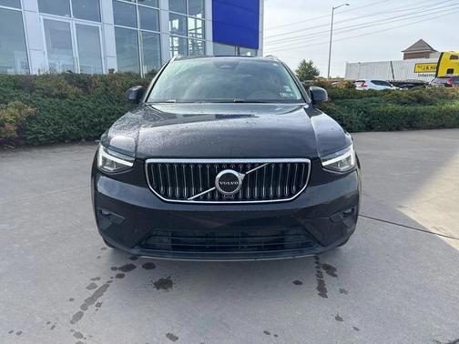 2023 Volvo XC40 B5 Plus Bright Theme