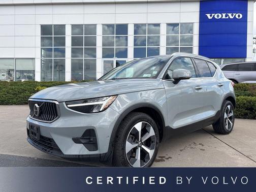 Vapor Grey Metallic 2024 Volvo XC40 B5 Plus Bright Theme