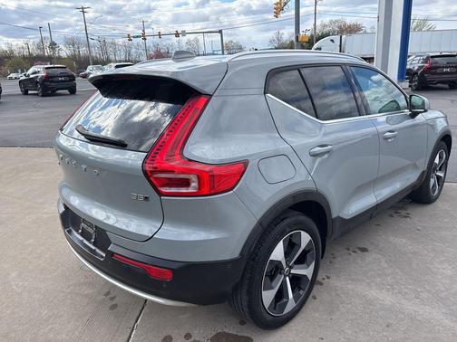 Vapor Grey Metallic 2024 Volvo XC40 B5 Plus Bright Theme