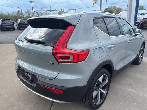 Vapor Grey Metallic 2024 Volvo XC40 B5 Plus Bright Theme