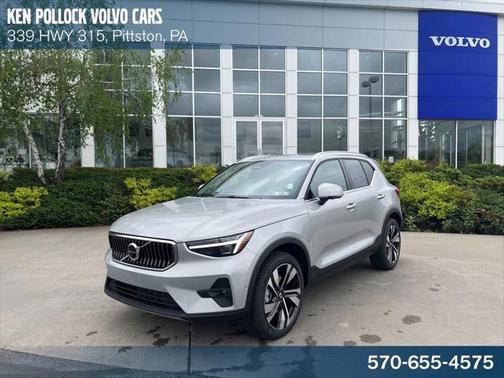 2025 Volvo XC40 B5 Ultra Bright Theme
