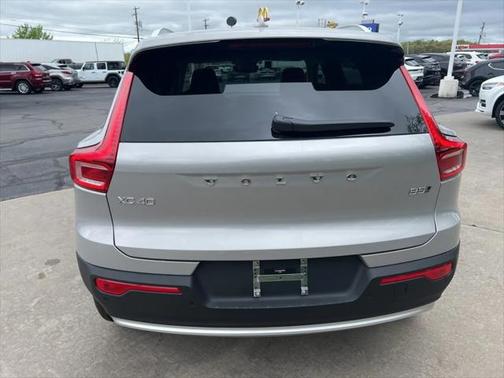 2025 Volvo XC40 B5 Ultra Bright Theme